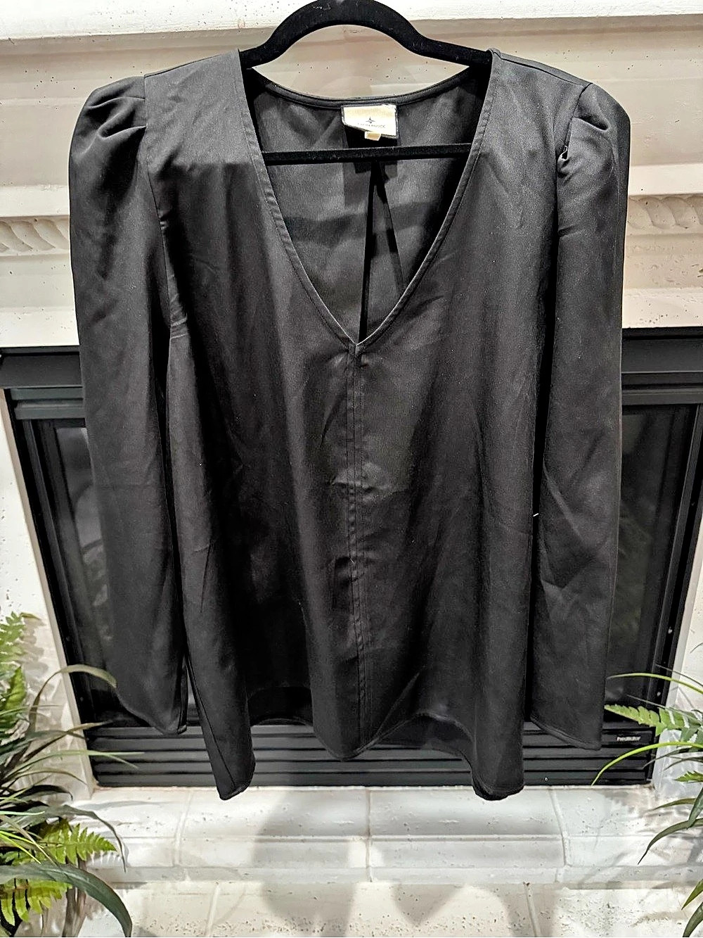 🆕 Tuckernuck Tetley Black V-Neck Blouse Size XXXL NWT